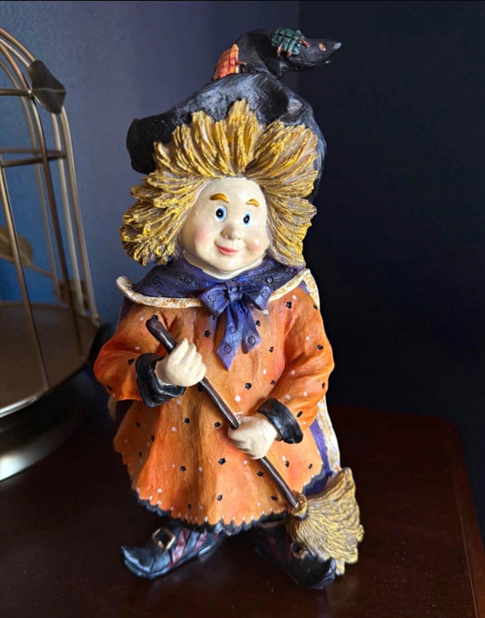 Young's Halloween Witch Figurine 7” Resin Multicolor Matte Finish 2003 VTG fall